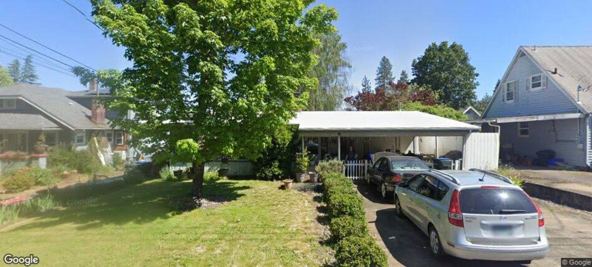 House for rent at 353 W Madrone St, Roseburg, OR 97470