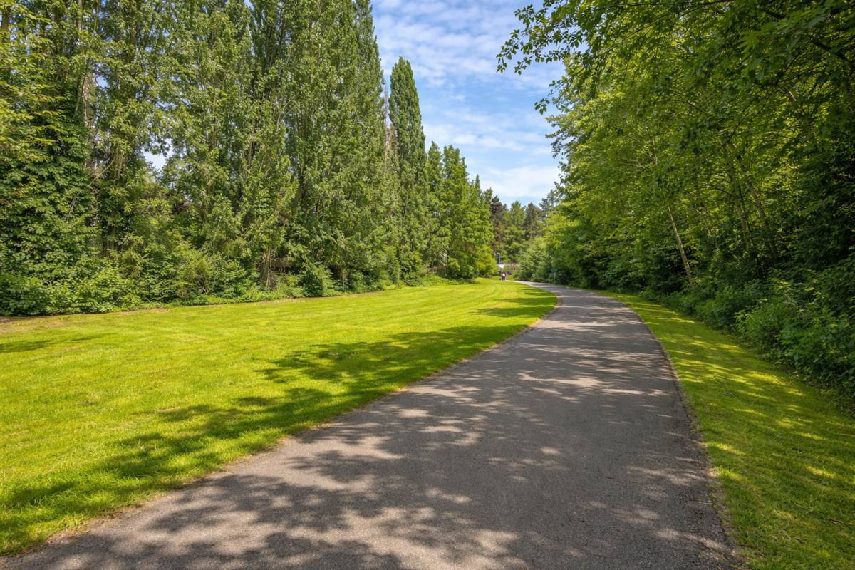 Condo for rent at 15827 NE Leary Way #B-110, Redmond, WA 98052