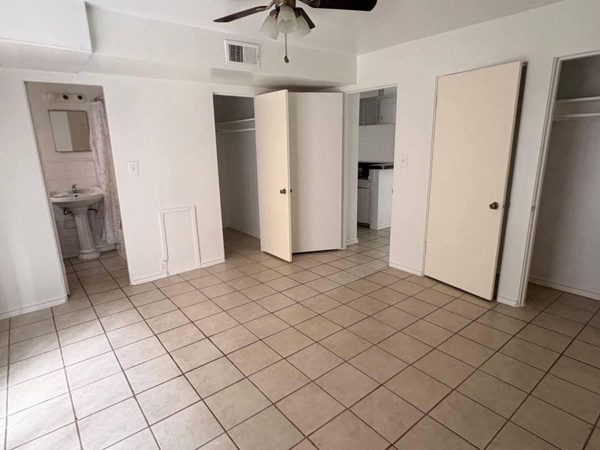 Apartment for rent at 820 W Alabama St, Houston, TX 77006