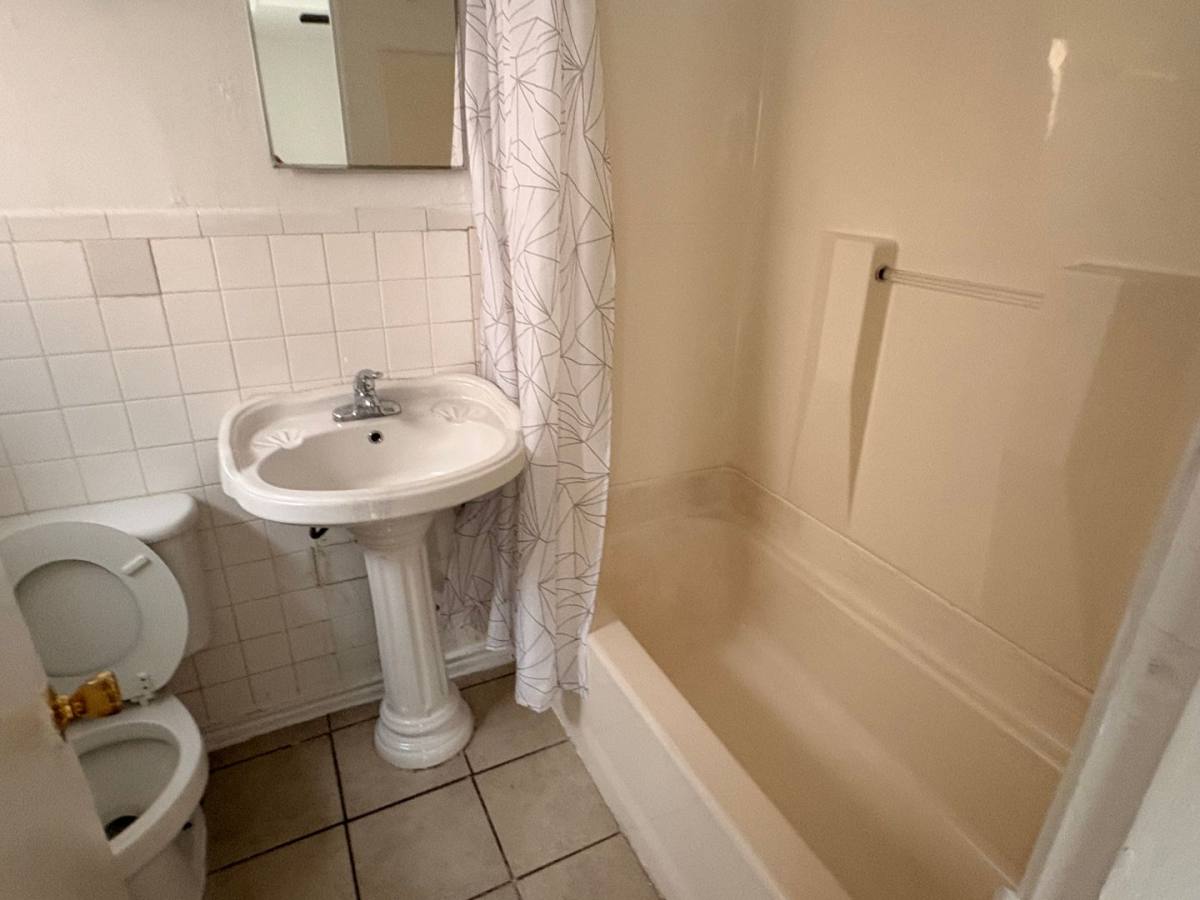 Apartment for rent at 820 W Alabama St, Houston, TX 77006