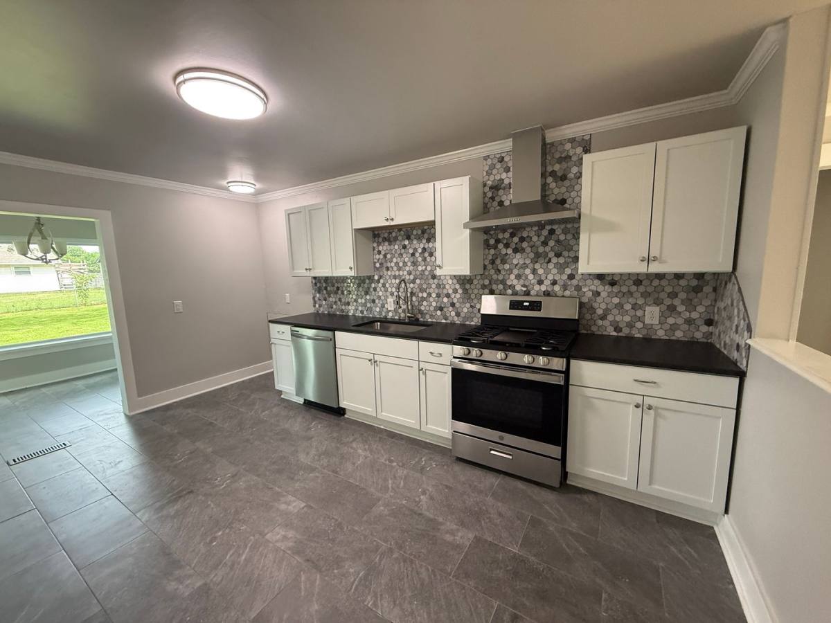 House for rent at 301 N 10th St, Broken Arrow, OK 74012