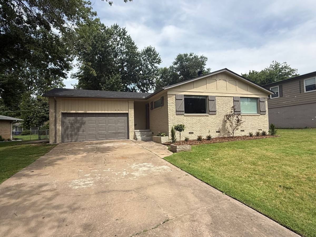 House for rent at 301 N 10th St, Broken Arrow, OK 74012