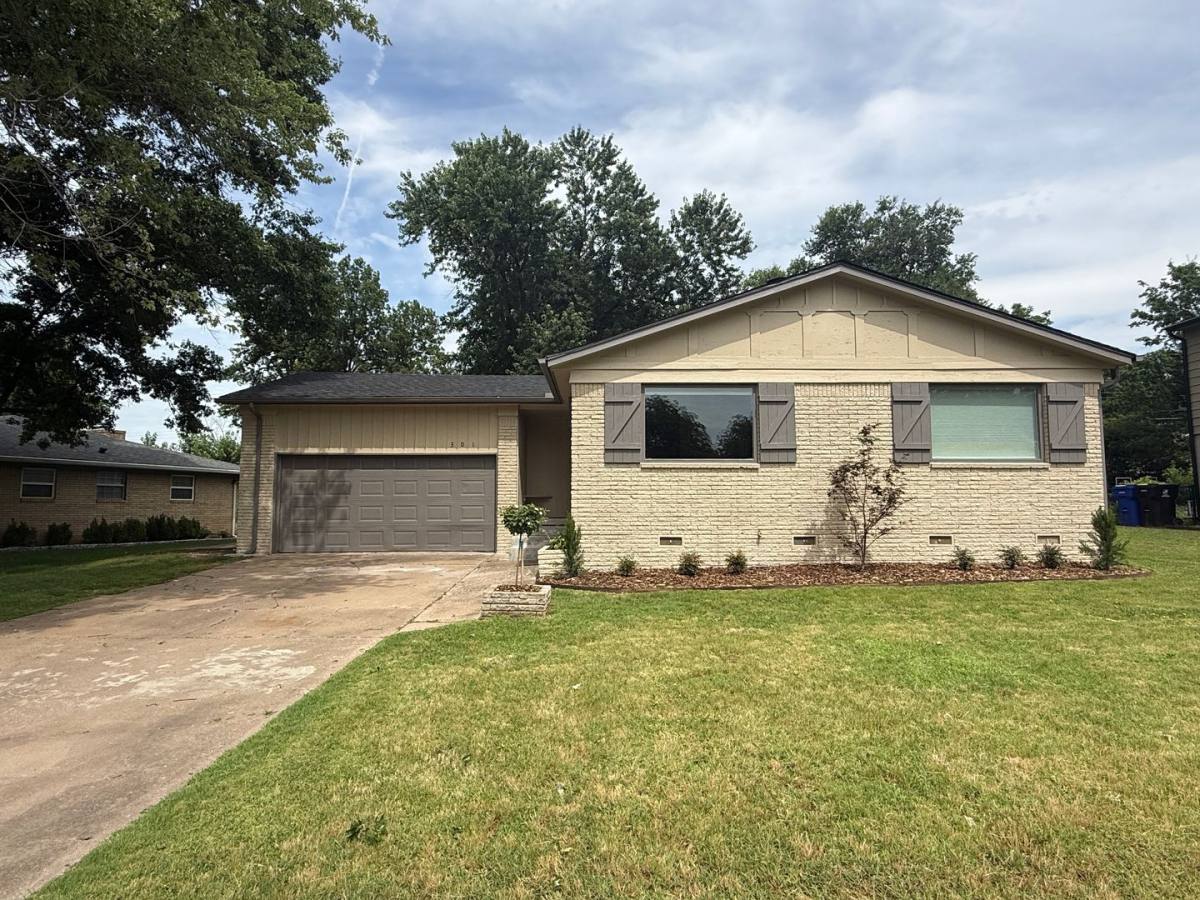 House for rent at 301 N 10th St, Broken Arrow, OK 74012