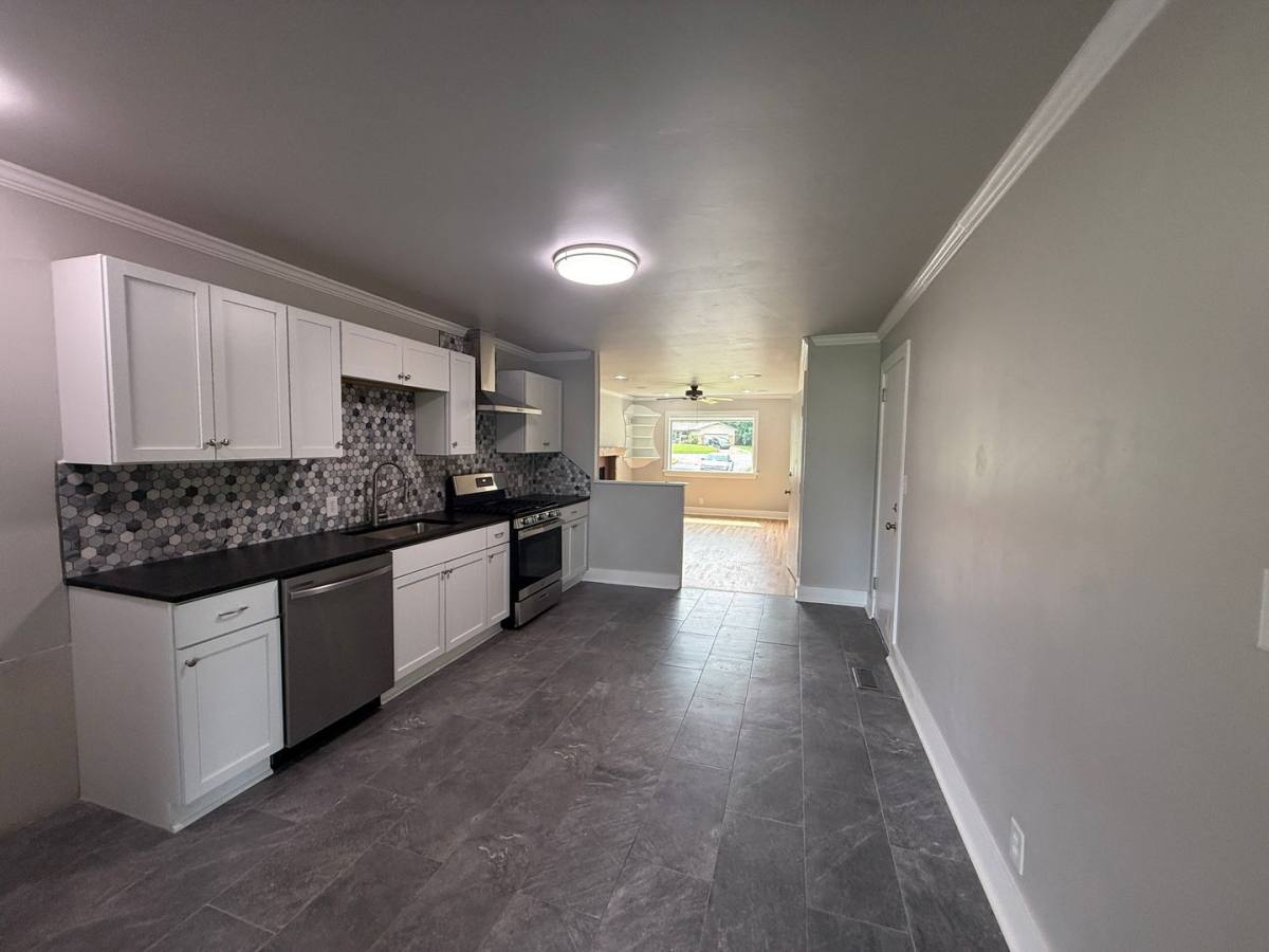 House for rent at 301 N 10th St, Broken Arrow, OK 74012