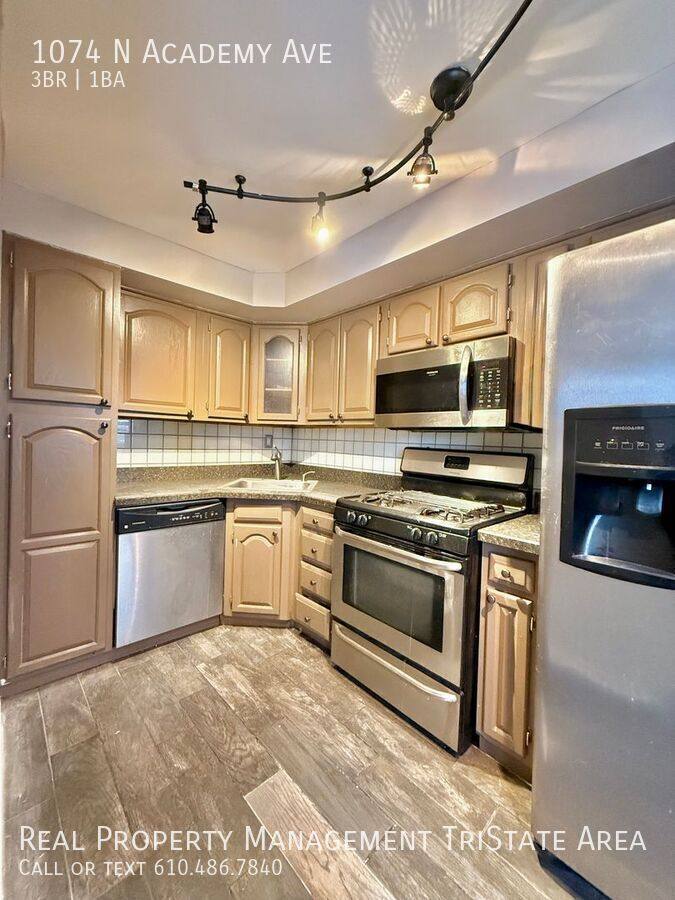 House for rent at 1074 N Academy Ave, Glenolden, PA 19036
