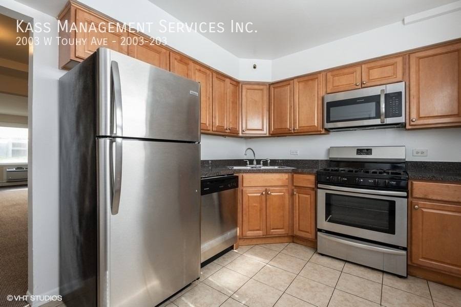 Apartment for rent at 2003 W Touhy Ave #203, Chicago, IL 60645
