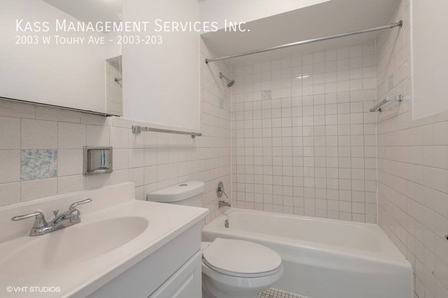 Apartment for rent at 2003 W Touhy Ave #203, Chicago, IL 60645
