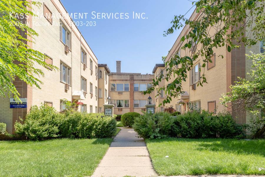 Apartment for rent at 2003 W Touhy Ave #203, Chicago, IL 60645