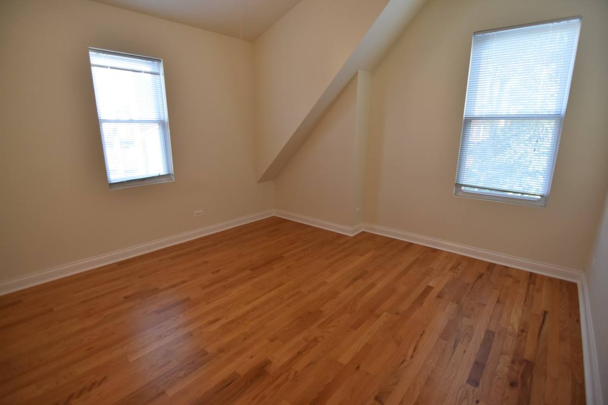 Apartment for rent at 3230-3238 N Clark, Chicago, IL 60657