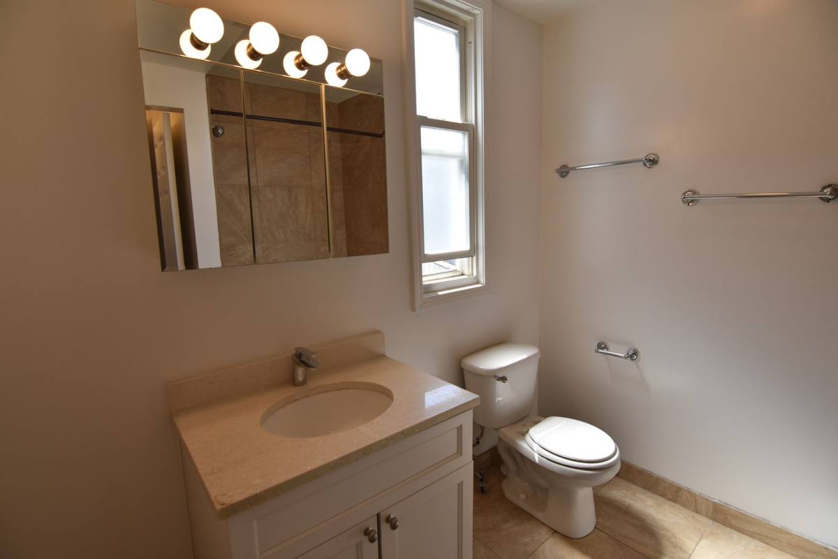Apartment for rent at 3230-3238 N Clark, Chicago, IL 60657