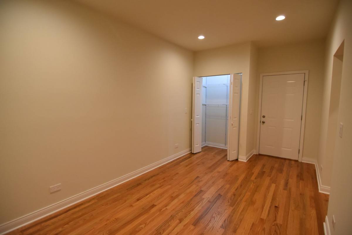 Apartment for rent at 900-908 W Belmont, Chicago, IL 60657