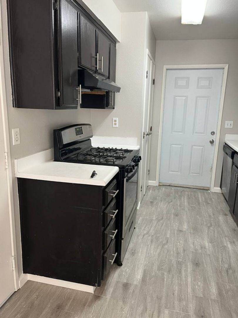 Apartment for rent at 3007 Brookside Dr, Bakersfield, CA 93311