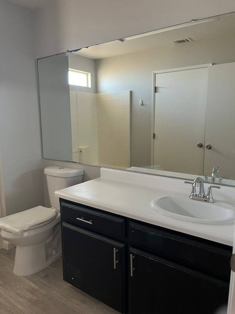 Apartment for rent at 3007 Brookside Dr, Bakersfield, CA 93311