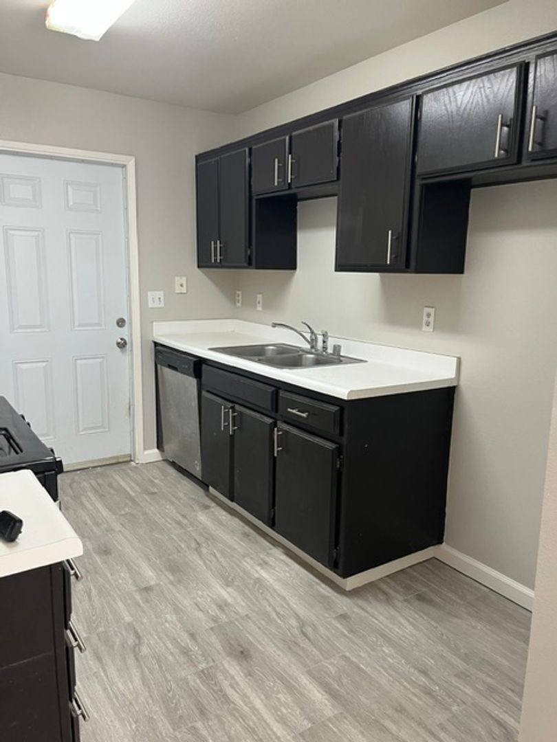 Apartment for rent at 3007 Brookside Dr, Bakersfield, CA 93311