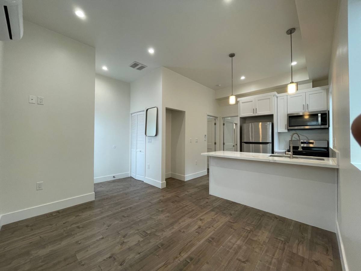 House for rent at 506 1 4 N Sweetzer, Los Angeles, CA 90048