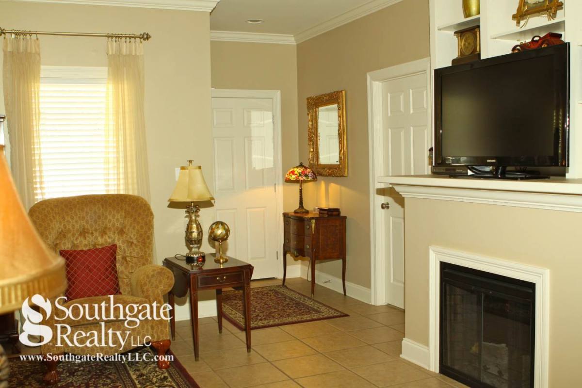 Townhouse for rent at 2696A McInnis Loop, Hattiesburg, MS 39402