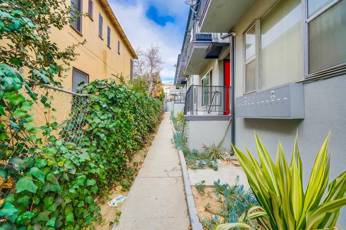 Apartment for rent at 4037 W 28th St #12, Los Angeles, CA 90018