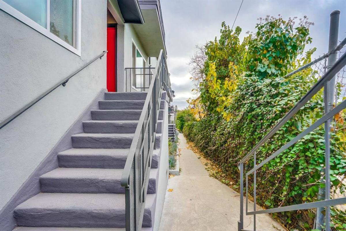 Apartment for rent at 4037 W 28th St #12, Los Angeles, CA 90018