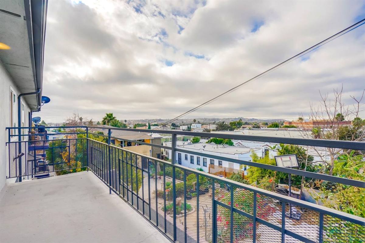 Apartment for rent at 4037 W 28th St #12, Los Angeles, CA 90018