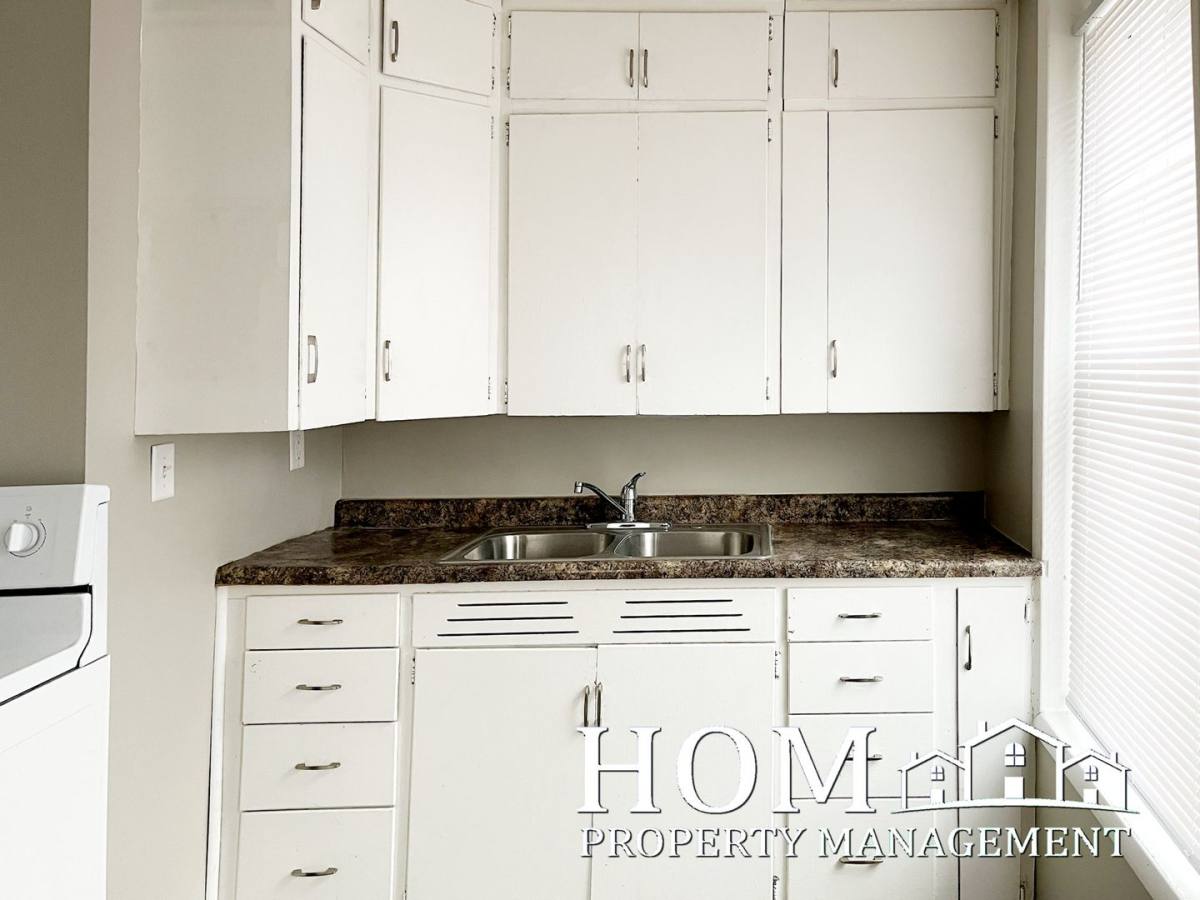 Apartment for rent at 804 N Broad St, Mankato, MN 56001