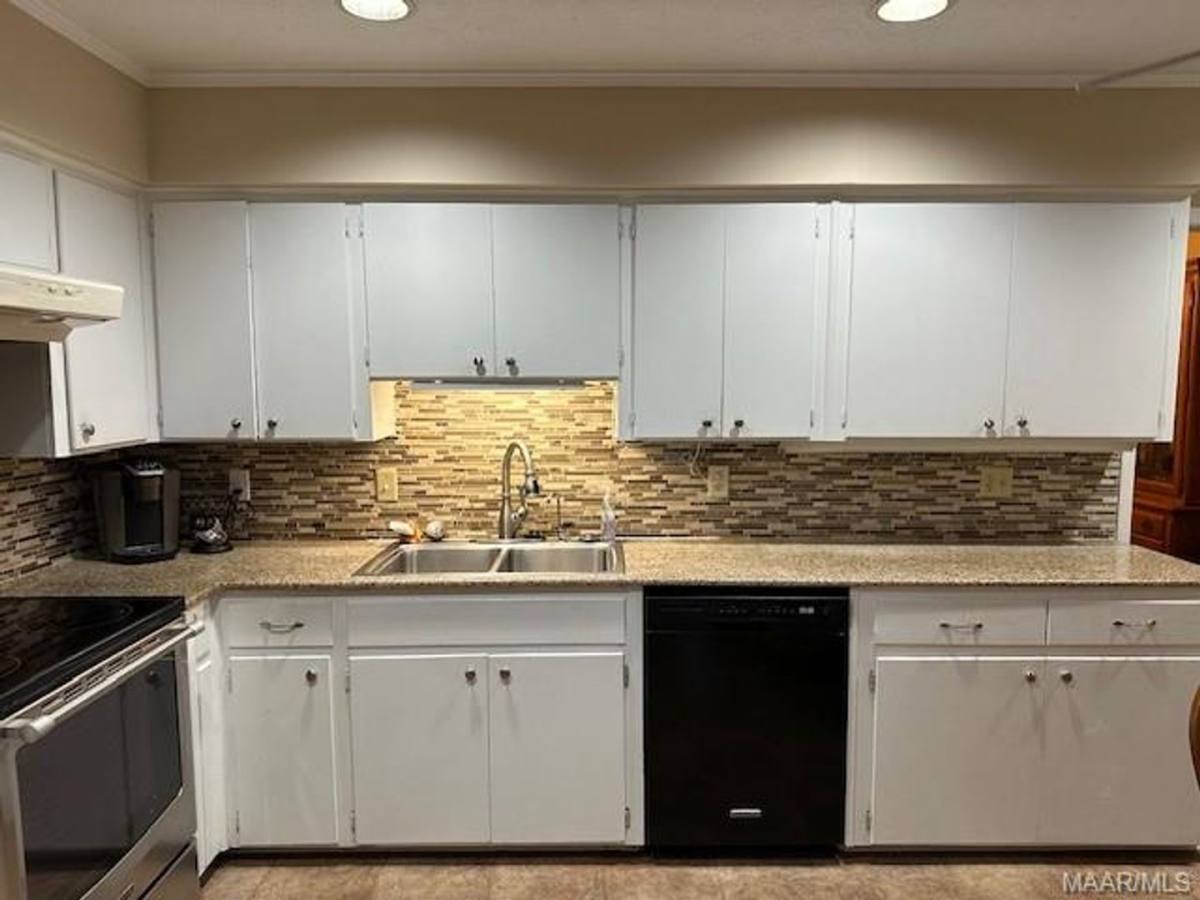 House for rent at 817 Dumont Dr, Montgomery, AL 36109