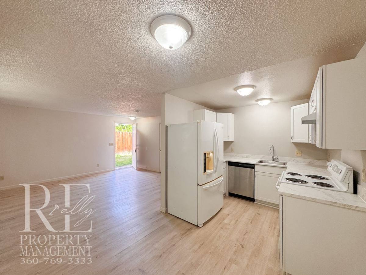 Townhouse for rent at 2733 Hefner Ave, Bremerton, WA 98310