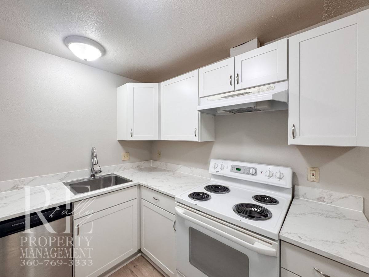 Townhouse for rent at 2733 Hefner Ave, Bremerton, WA 98310