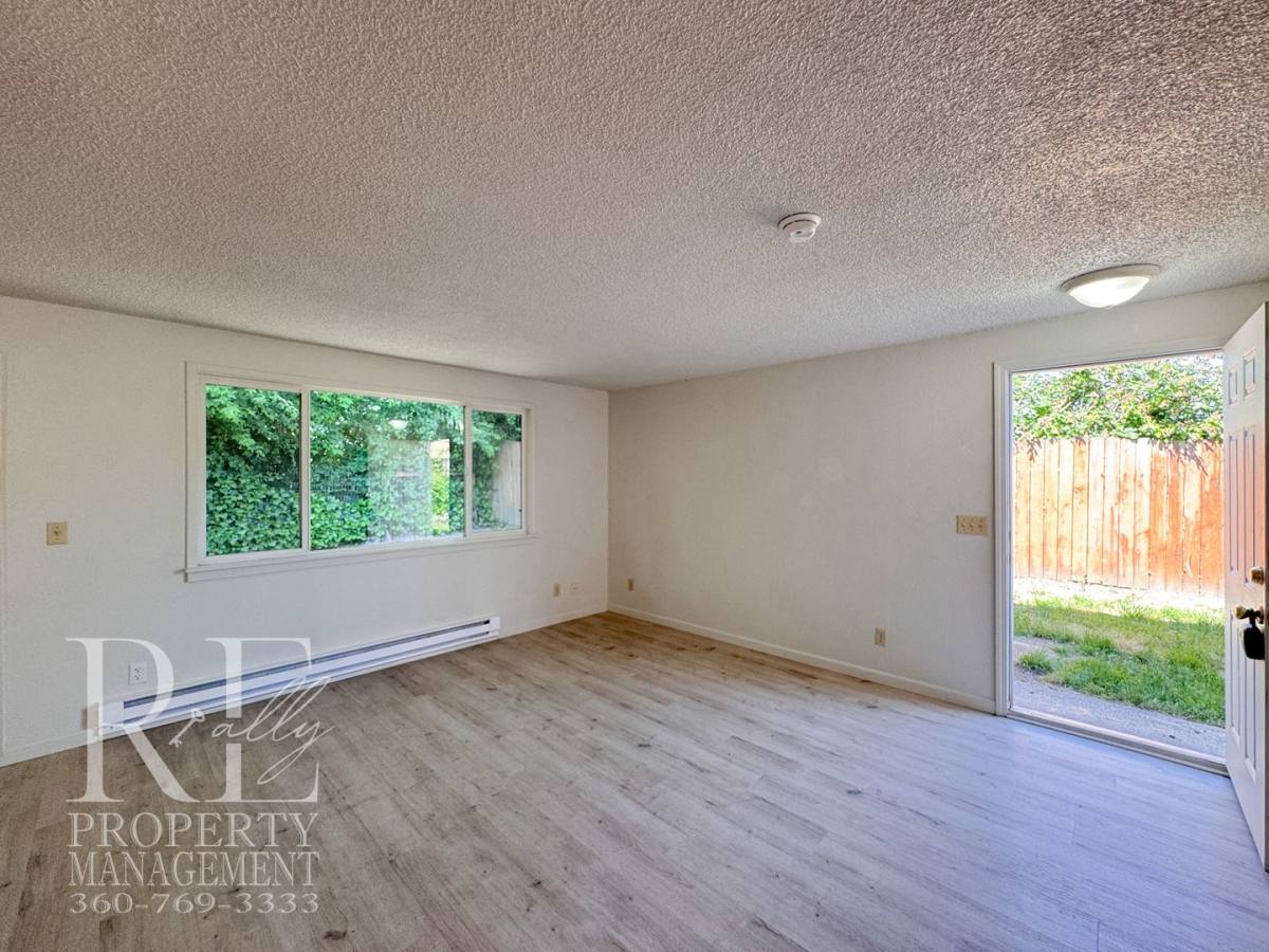 Townhouse for rent at 2733 Hefner Ave, Bremerton, WA 98310