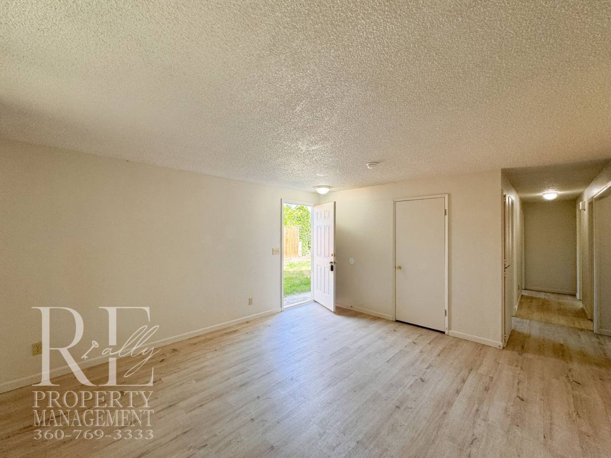 Townhouse for rent at 2733 Hefner Ave, Bremerton, WA 98310