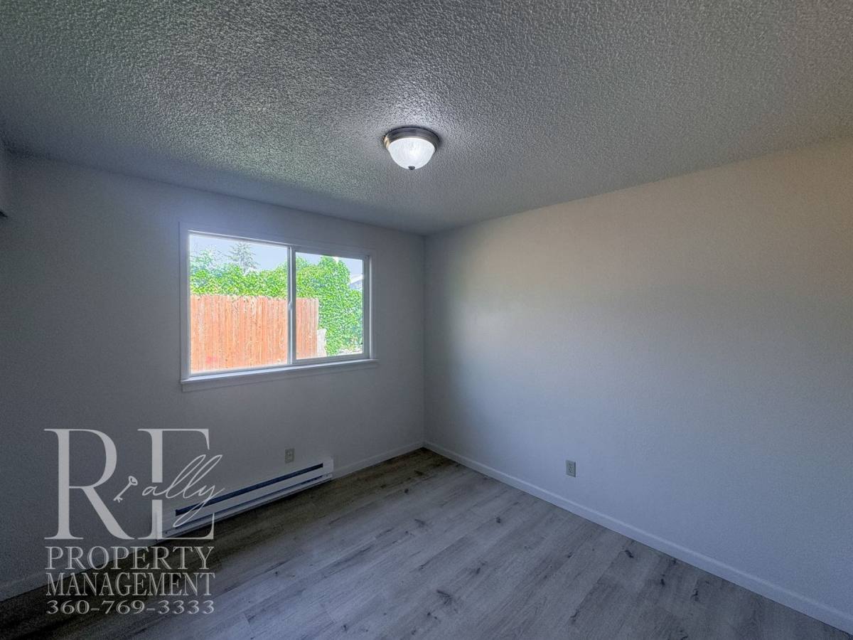 Townhouse for rent at 2733 Hefner Ave, Bremerton, WA 98310