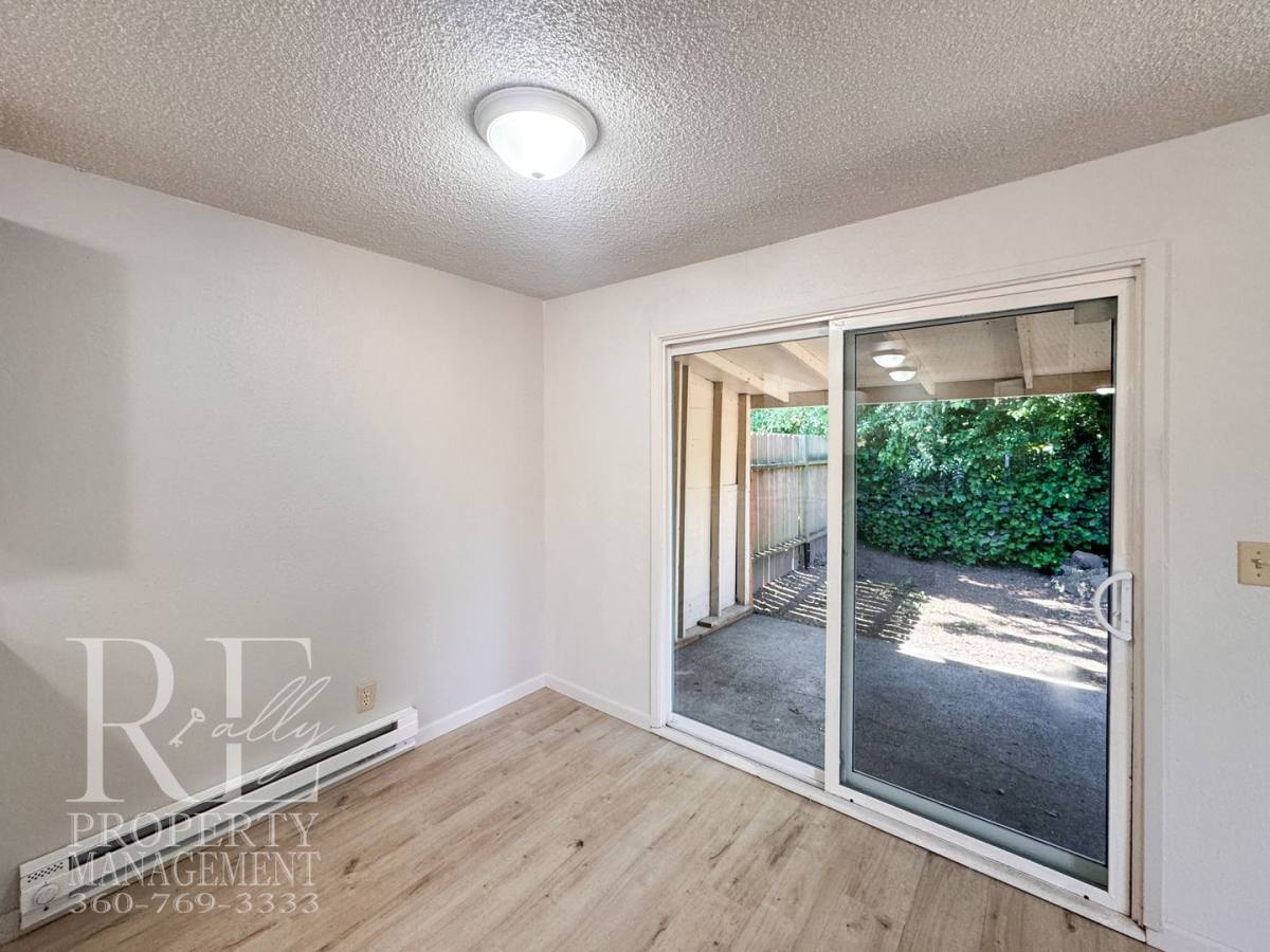 Townhouse for rent at 2733 Hefner Ave, Bremerton, WA 98310