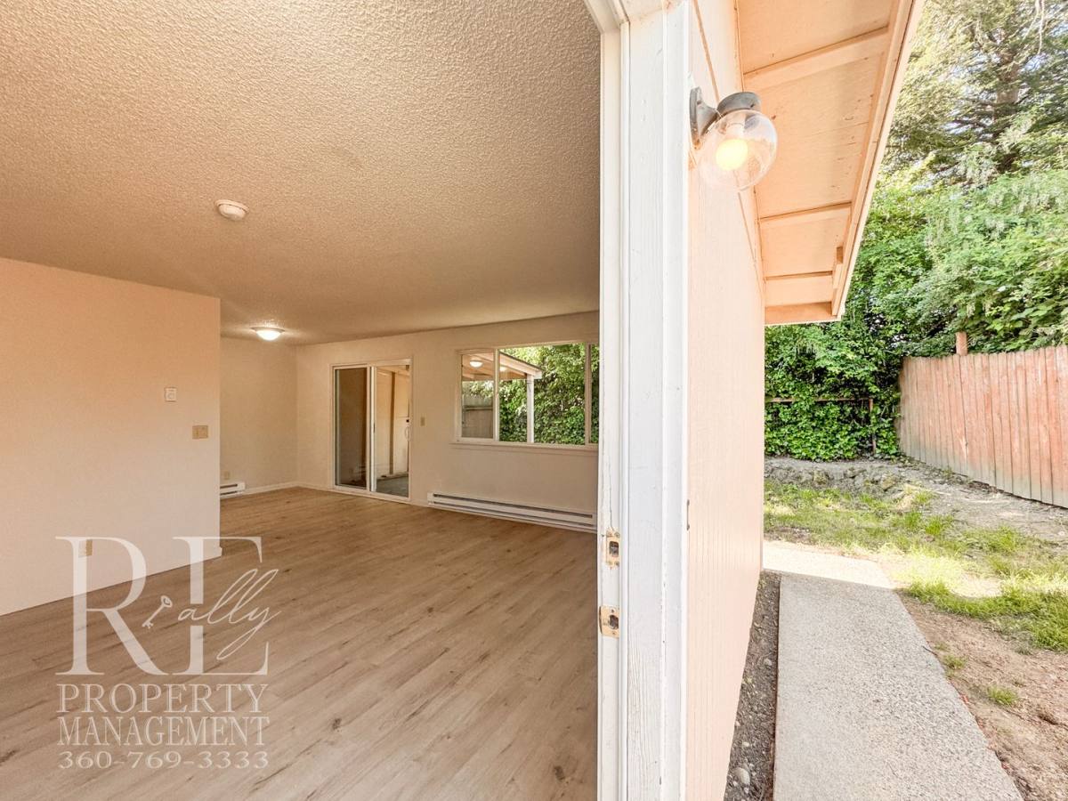 Townhouse for rent at 2733 Hefner Ave, Bremerton, WA 98310