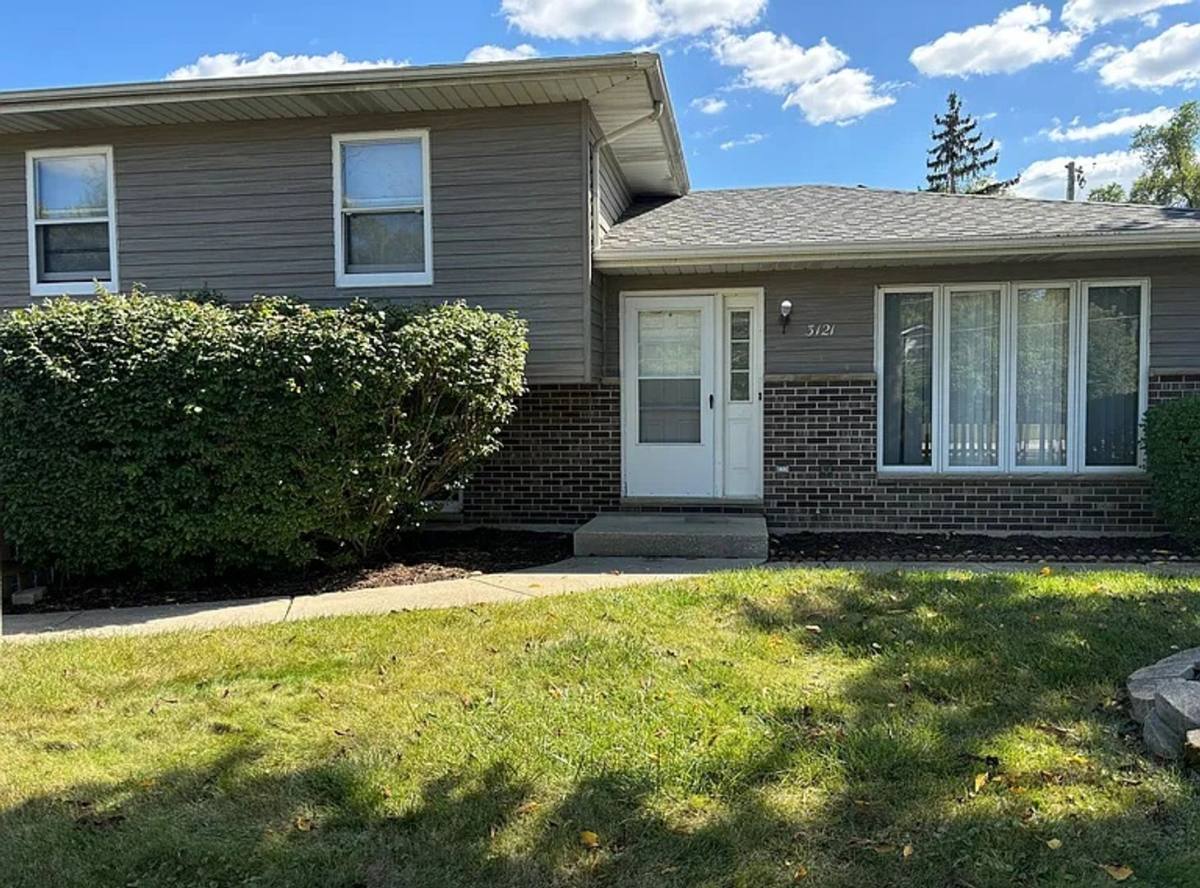 Apartment for rent at 3119-3121 Lebanon, Zion, IL 60099