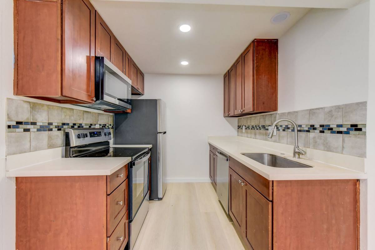 Apartment for rent at 1605 Maple Lane, Kent, WA 98030