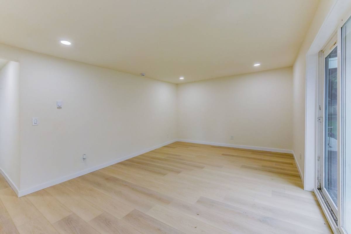 Apartment for rent at 1605 Maple Lane, Kent, WA 98030