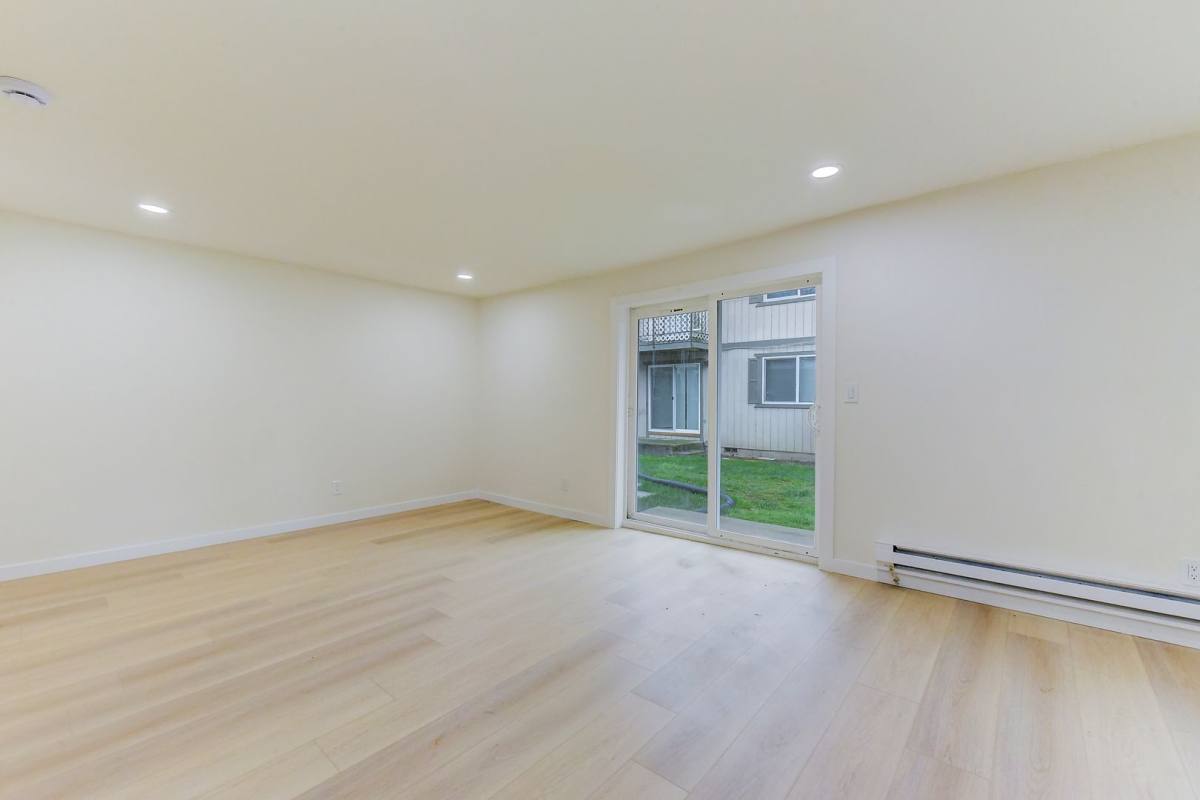 Apartment for rent at 1605 Maple Lane, Kent, WA 98030