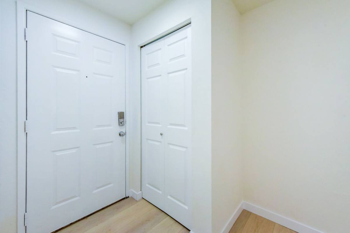 Apartment for rent at 1605 Maple Lane, Kent, WA 98030