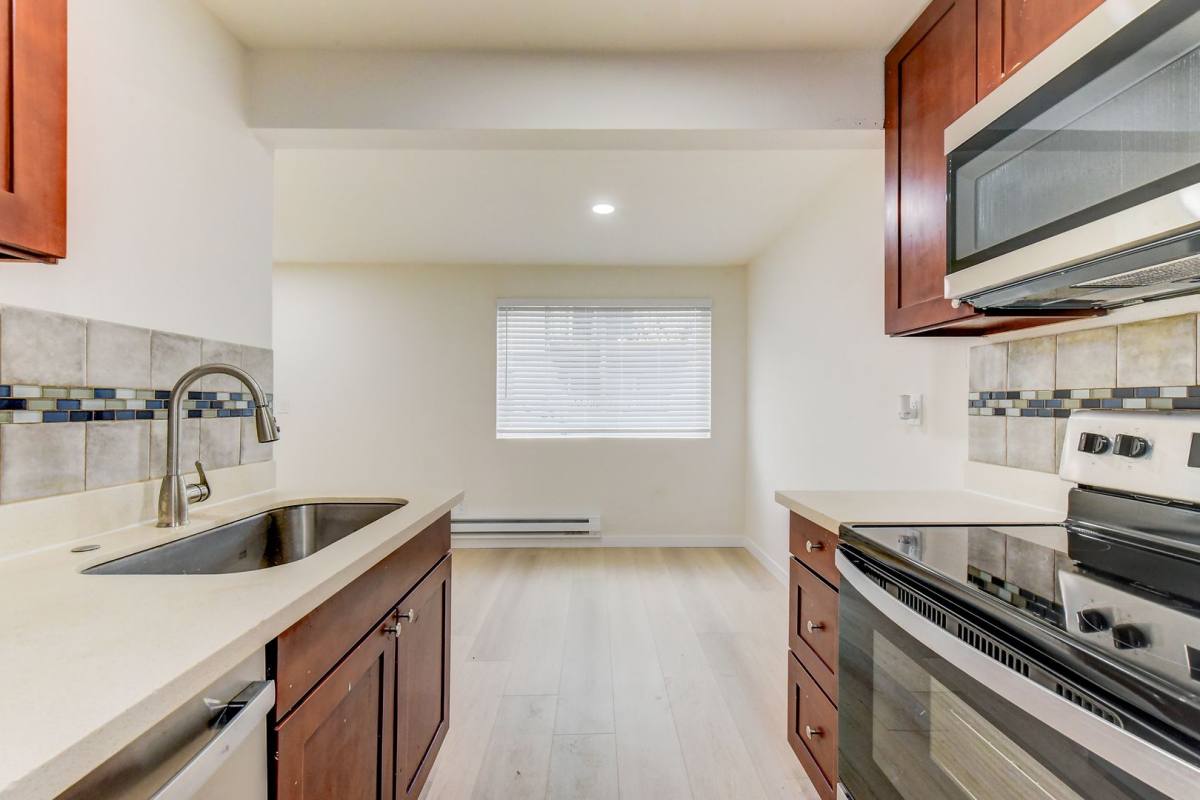 Apartment for rent at 1605 Maple Lane, Kent, WA 98030