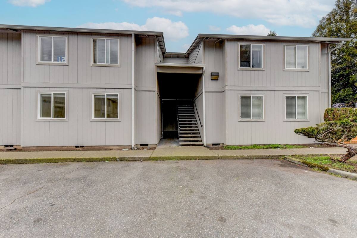 Apartment for rent at 1605 Maple Lane, Kent, WA 98030