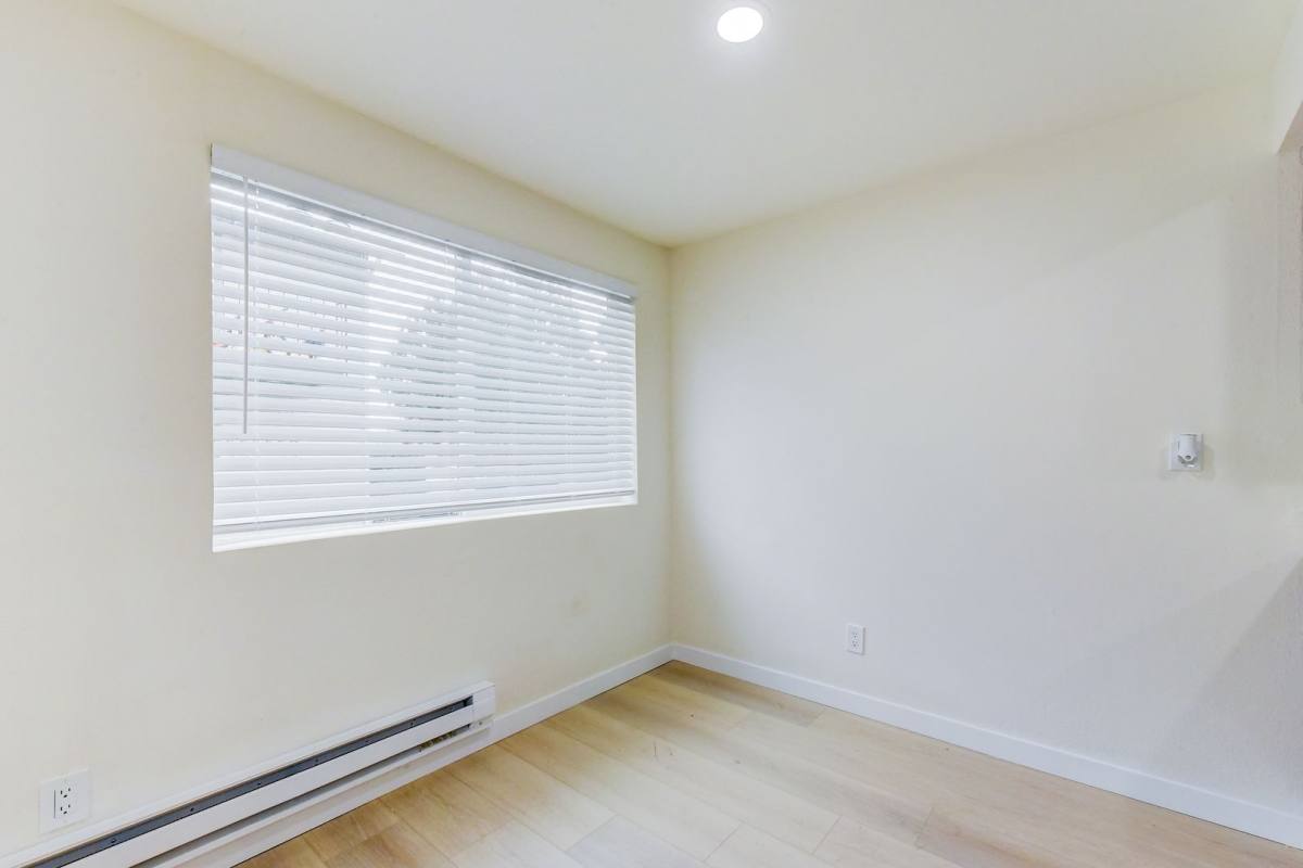 Apartment for rent at 1605 Maple Lane, Kent, WA 98030