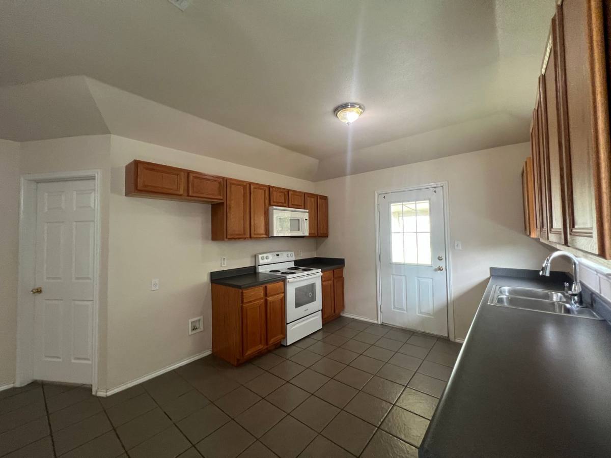 House for rent at 239-B Rosalie, New Braunfels, TX 78130