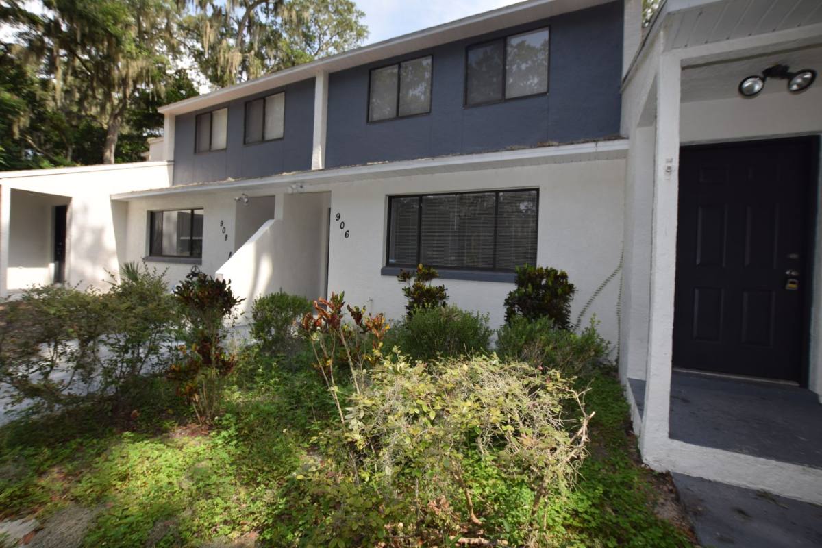 Townhouse for rent at 908 Sumter St, Leesburg, FL 34748