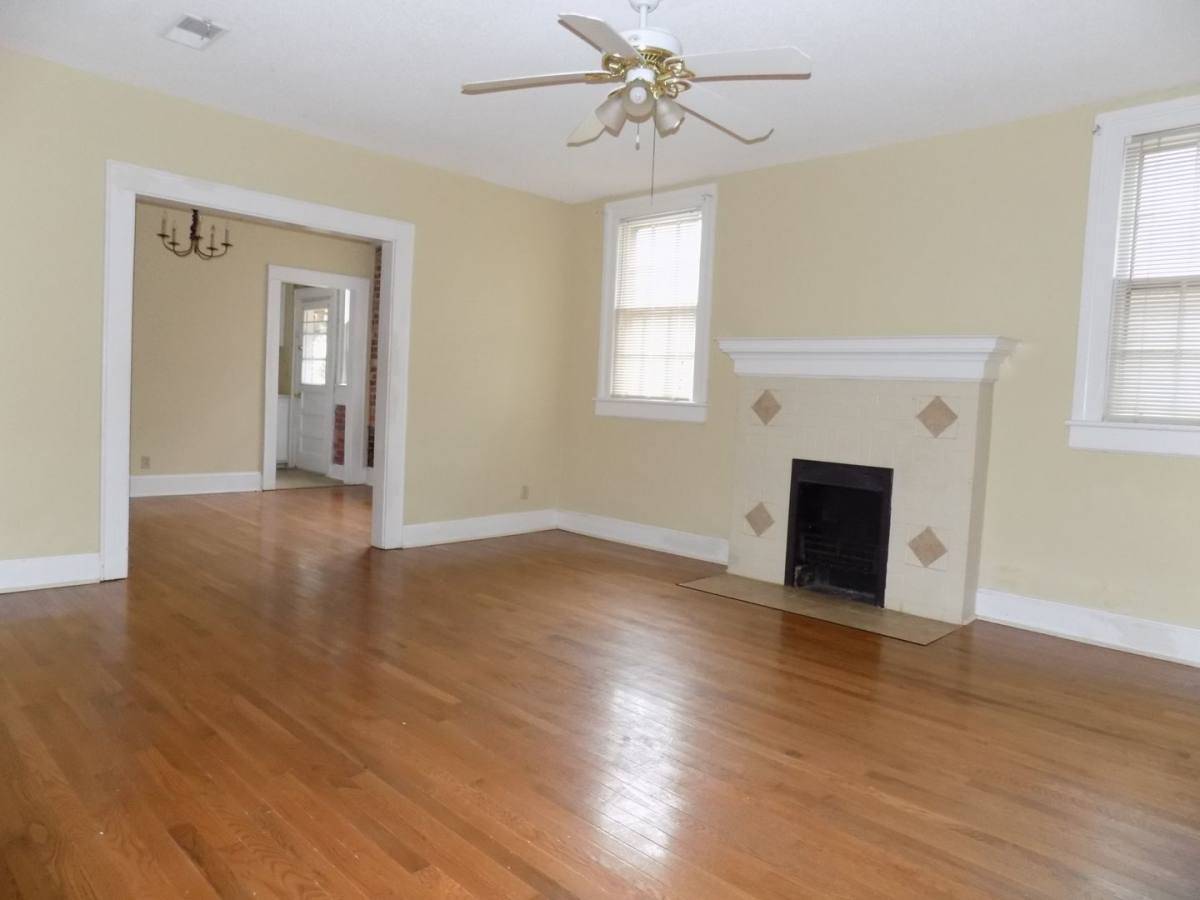 Apartment for rent at 806 Barnwell St, Columbia, SC 29201