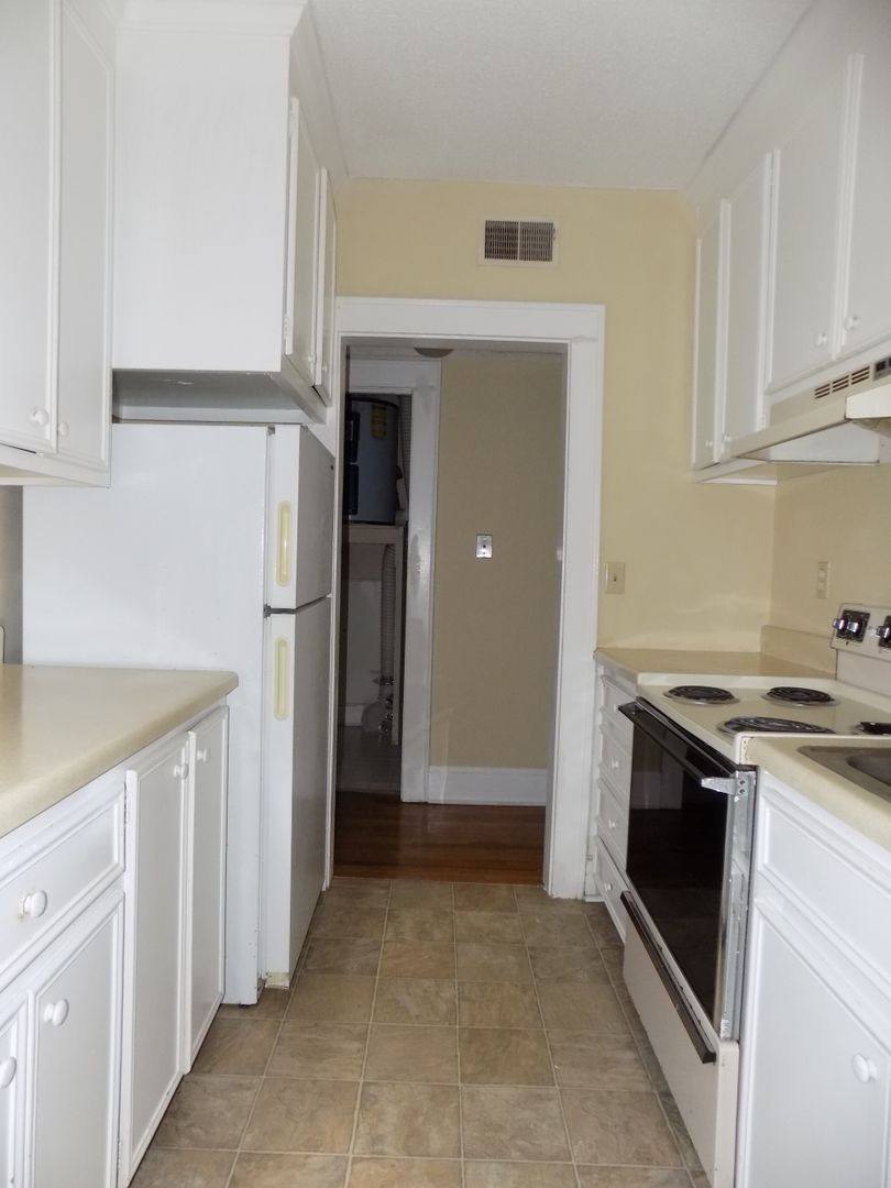 Apartment for rent at 806 Barnwell St, Columbia, SC 29201