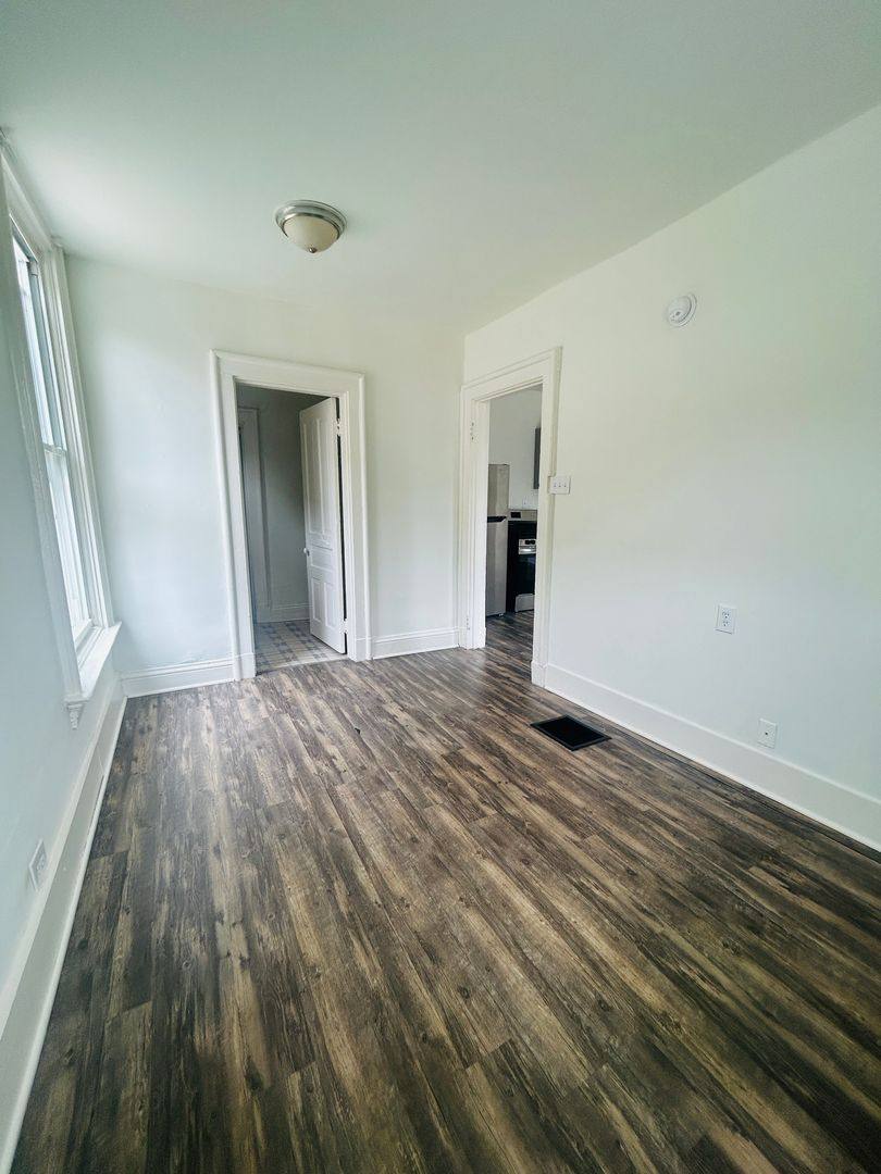 Apartment for rent at 305 W Pike St, Covington, KY 41011