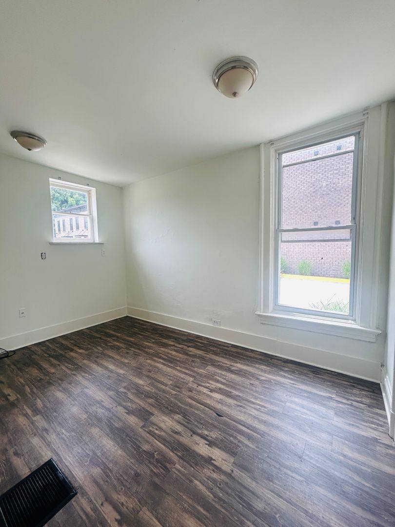 Apartment for rent at 305 W Pike St, Covington, KY 41011
