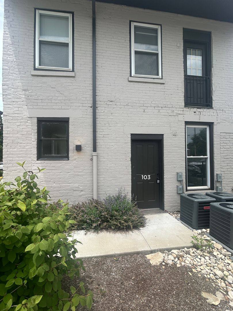Apartment for rent at 305 W Pike St, Covington, KY 41011