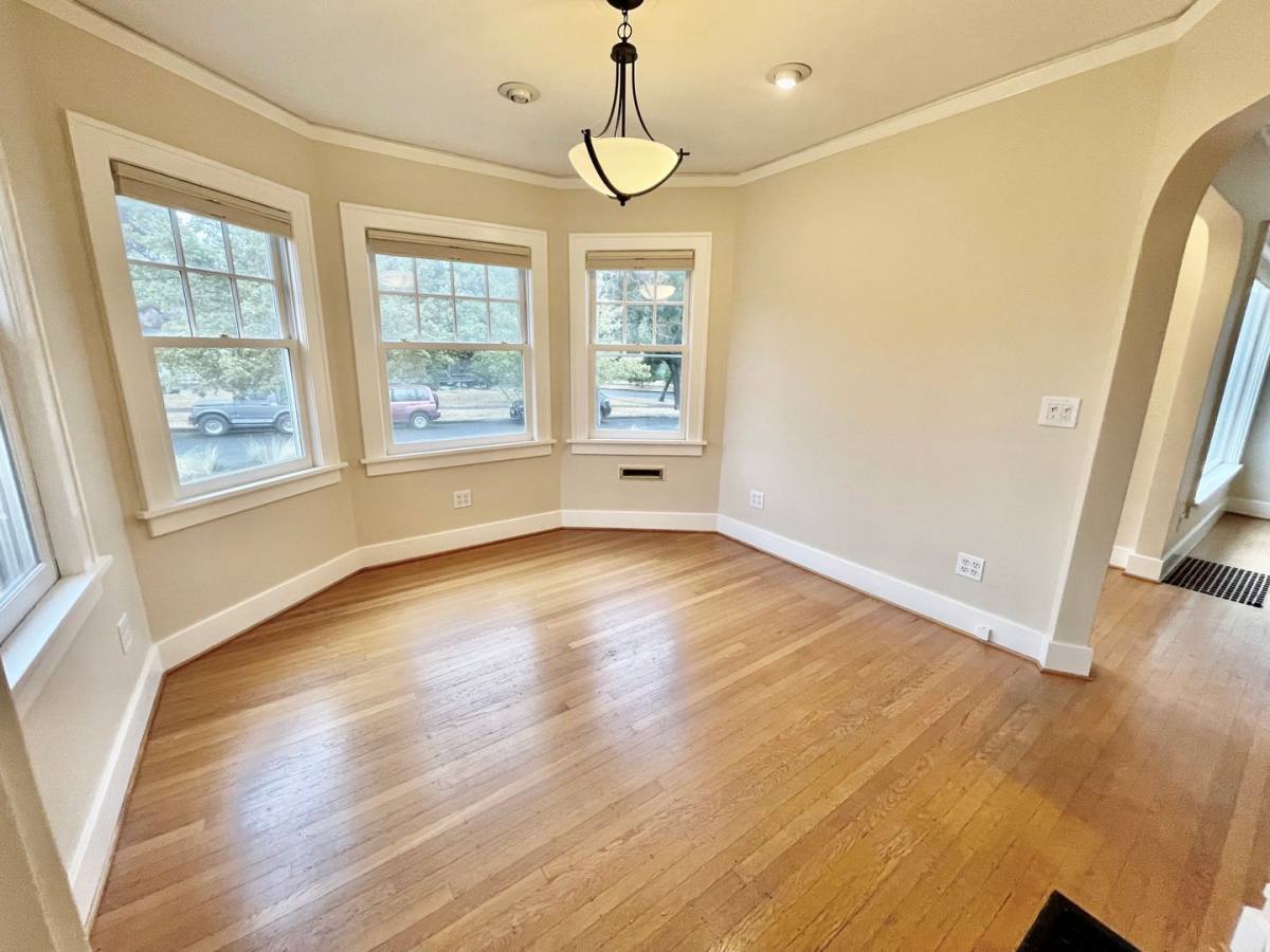House for rent at 6976 NE Stanton St, Portland, OR 97213