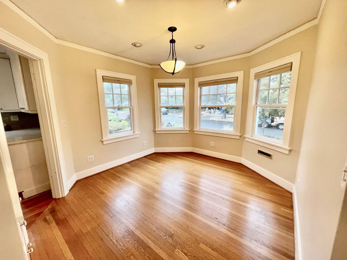 House for rent at 6976 NE Stanton St, Portland, OR 97213
