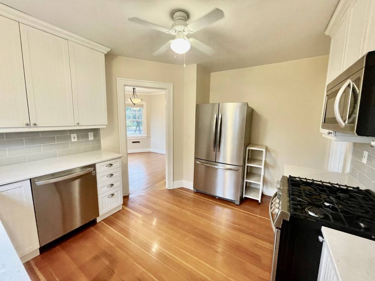 House for rent at 6976 NE Stanton St, Portland, OR 97213
